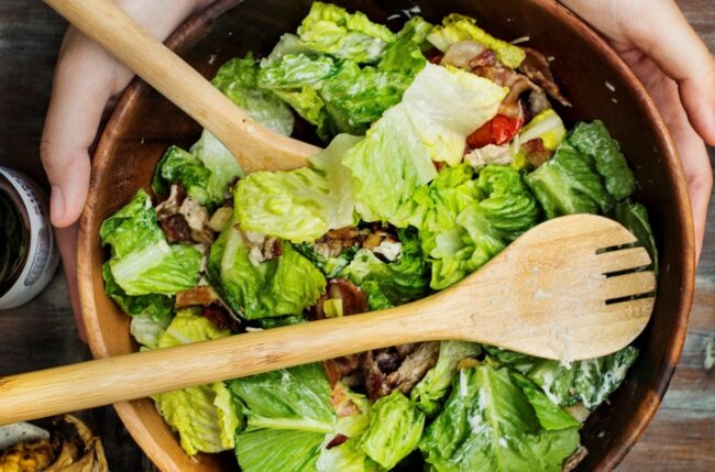 7 pomysłów na domowe sosy do sałatek