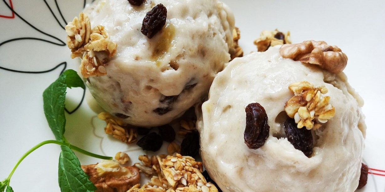 Cztery najlepsze przepisy na domowe lody bananowe i jak zrobić wegański karmel?